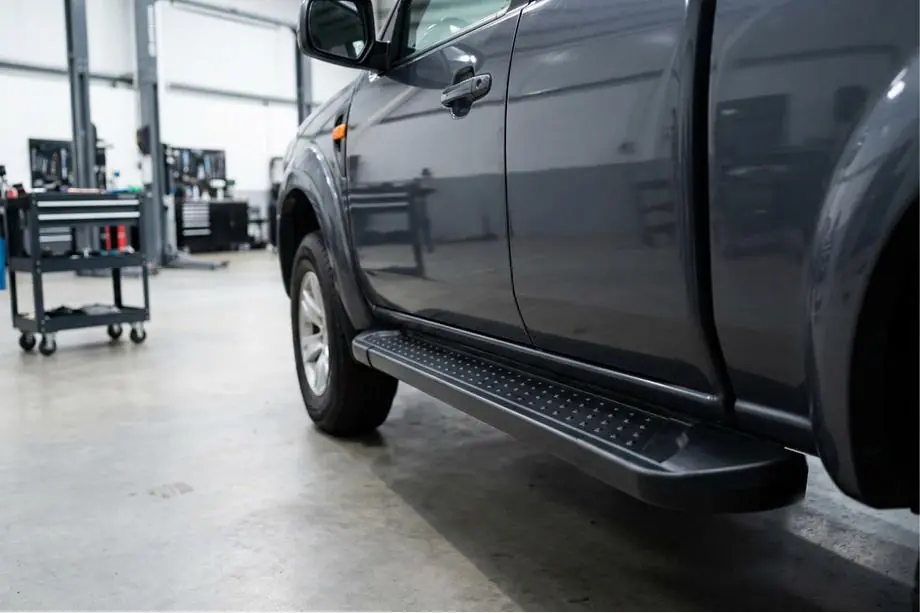 Ford Ranger 2007-2011 Trittbretter Allmond Black (2 Stk., Aluminium) Image