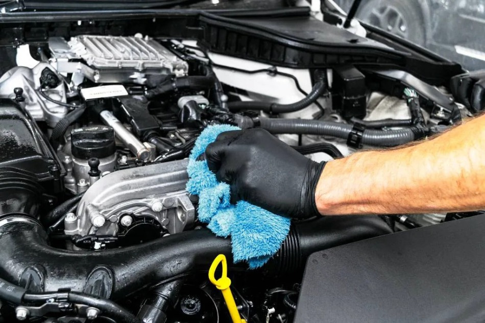 Wann und warum sollte man einen Automotor waschen?
