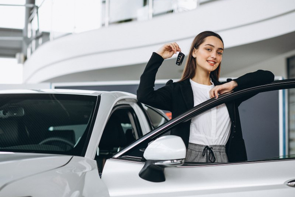 Wie wählt man ein Auto für eine Fahranfängerin?