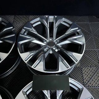 Geschmiedete OEM R21 V2 Felgen (4 Stk) Audi Q8 2018- Foto 1