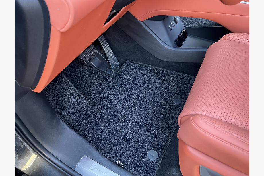 BYD Tang L 2025– Textil Fußmatten Deluxe (2 Reihen, Schwarz) Foto 1