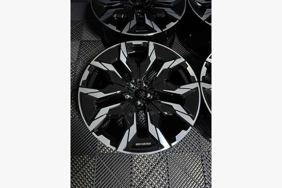 BMW 5/i5 Series G60/G60E/G61 2023- Geschmiedete Felgen OEM R21 V3 (4 Stk) Image