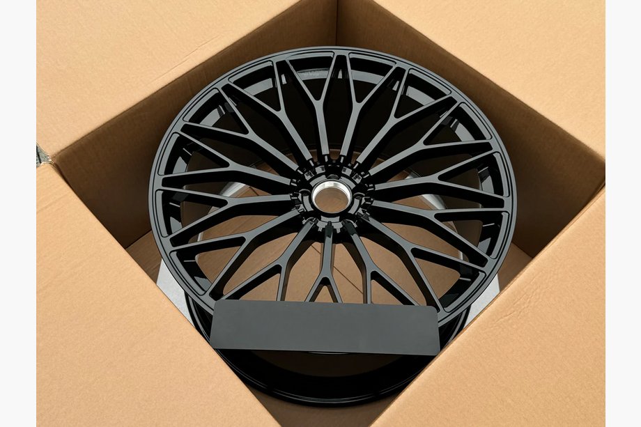 Lamborghini Urus 2018- Geschmiedete Felgen OEM R23 V7 (4 Stk) Foto 4
