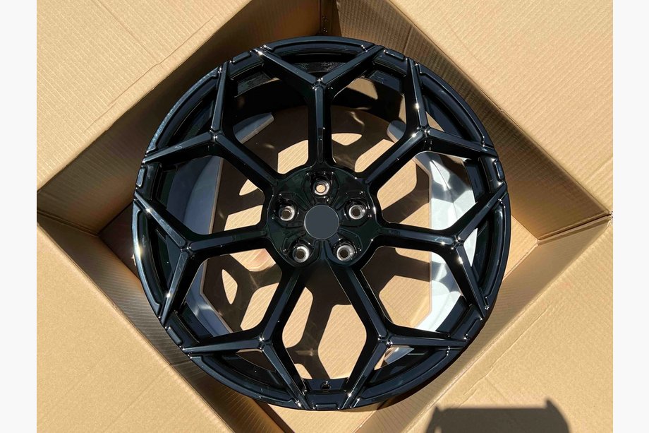 Lamborghini Urus 2018- Geschmiedete OEM R23 V8 Felgen (4 Stk) Image