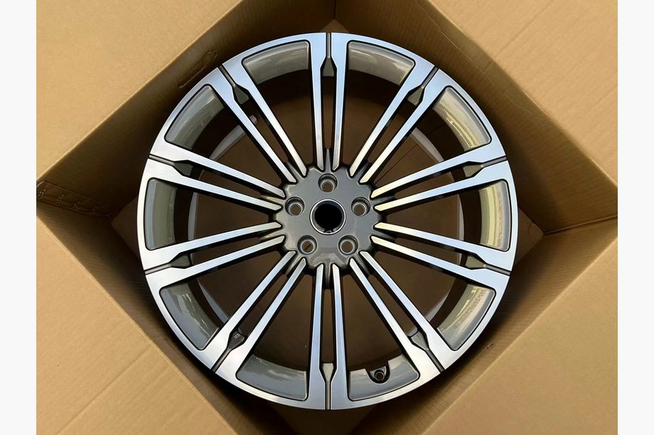 Range Rover IV L405 2013-2021 Geschmiedete OEM Felgen R24 (4 Stk) Image