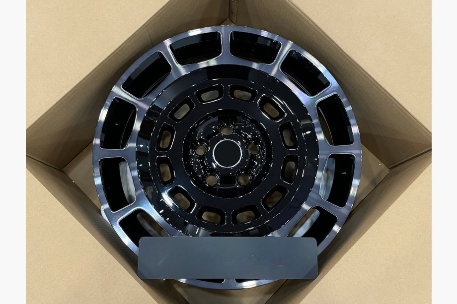 Land Rover Defender 2019- Geschmiedete OEM Felgen R20 V5 (4 Stk) Image
