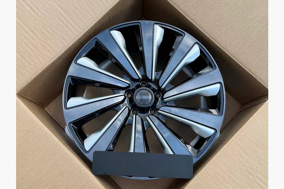 Range Rover V L460 2021- Geschmiedete OEM Felgen R22 (4 Stk) Image