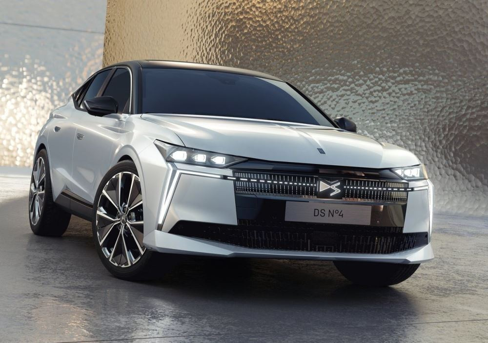 DS N°4 2025 im Test: Hybridversionen für umweltfreundlichen Premium