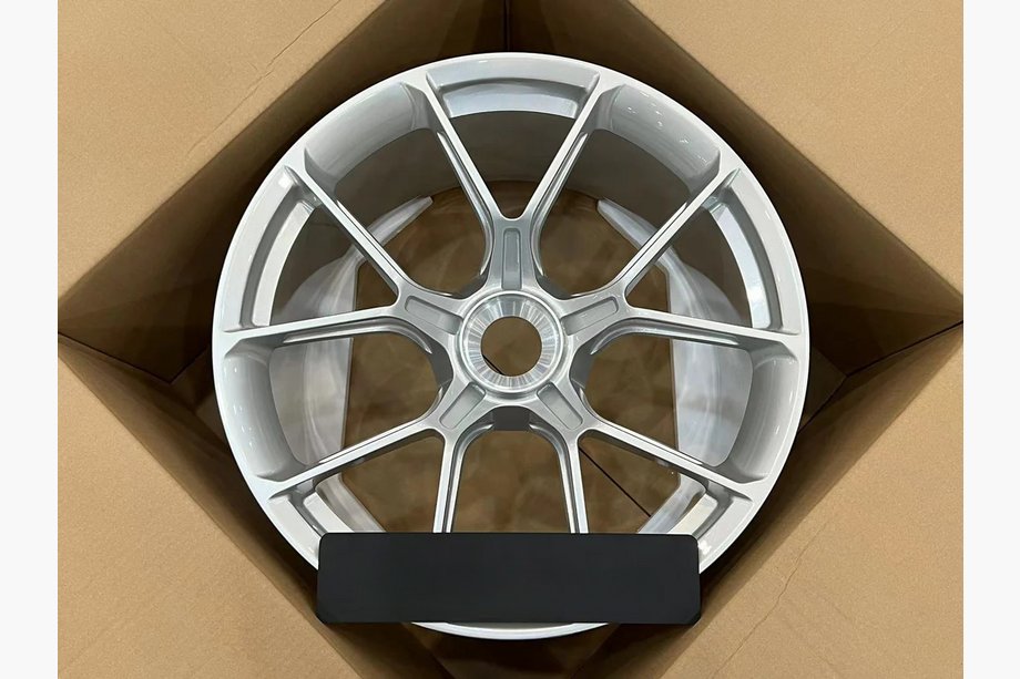 Porsche 911 (992) 2018– Geschmiedete OEM Felgen R21 V1 (4 Stk) Image
