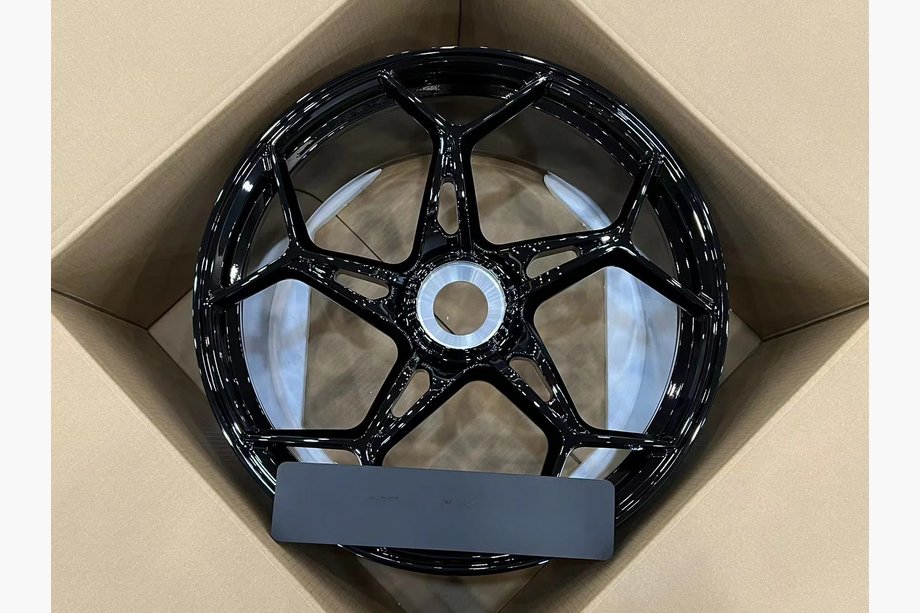 Porsche 911 (992) 2018– Geschmiedete OEM Felgen R20 R21 V17 (4 Stk) Image