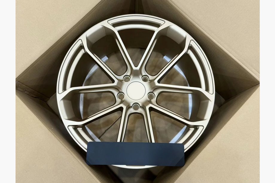 Porsche Cayenne 2018- Geschmiedete OEM Felgen R22 V4 (4 Stk) Image