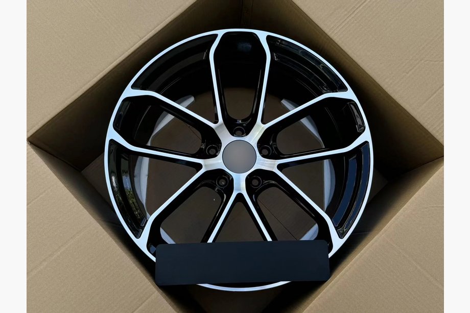 Porsche Cayenne 2018- Geschmiedete OEM R21 V2 Felgen (4 Stk) Image