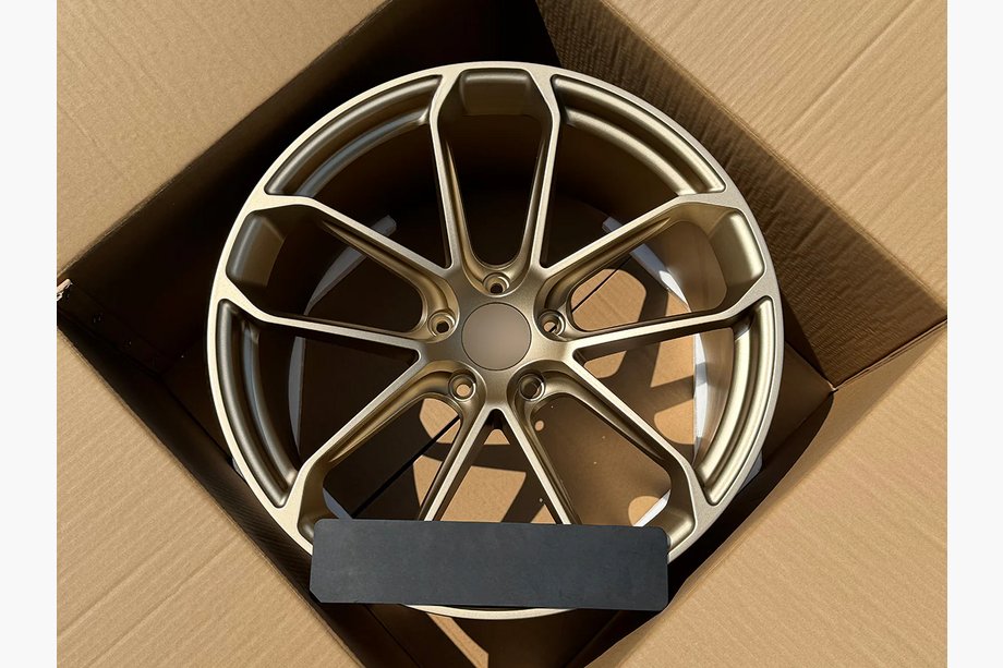 Porsche Cayenne 2018- Geschmiedete OEM Felgen R22 V7 (4 Stk) Image
