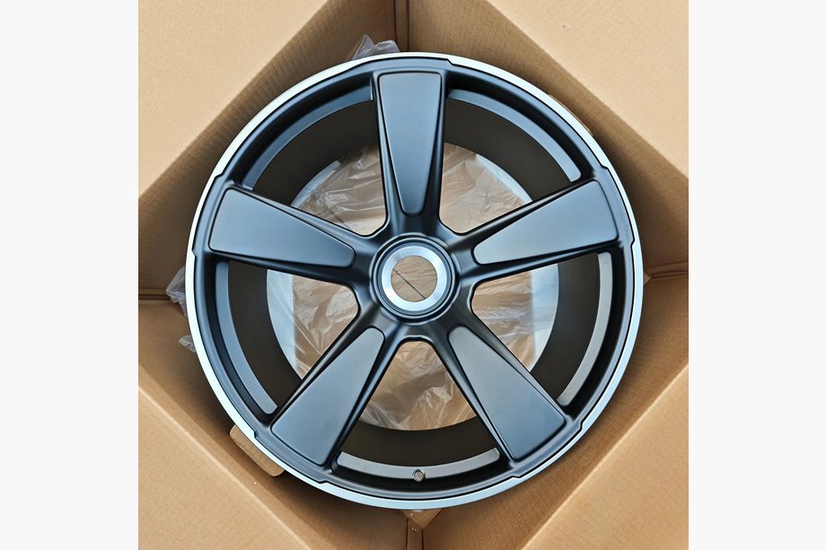 Porsche 911 (992) 2018– Geschmiedete OEM Felgen R20 R21 V37 (4 Stk) Image