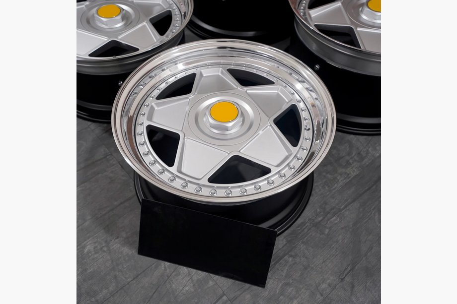 Ferrari F8 Geschmiedete OEM Felgen R18 R19 (4 Stk) Image