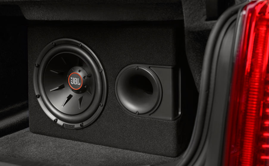 Subwoofer im Auto: Vorteile, Nachteile und lohnt sich der Einbau