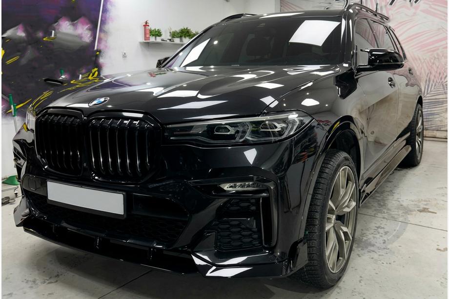 BMW X7 G07 2019- Frontstoßstangenaufsatz Paradigm Black Knight V2 (2018-2022, M-Sport) Foto 2
