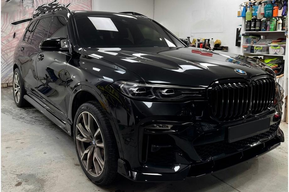 BMW X7 G07 2019- Frontstoßstangenaufsatz Paradigm Black Knight V2 (2018-2022, M-Sport) Foto 1