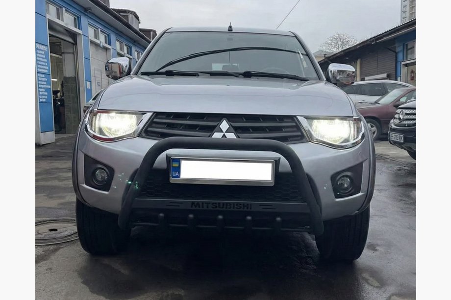 Mitsubishi L200 2006-2015 Frontbügel WT004 Schwarz (Edelstahl) Image