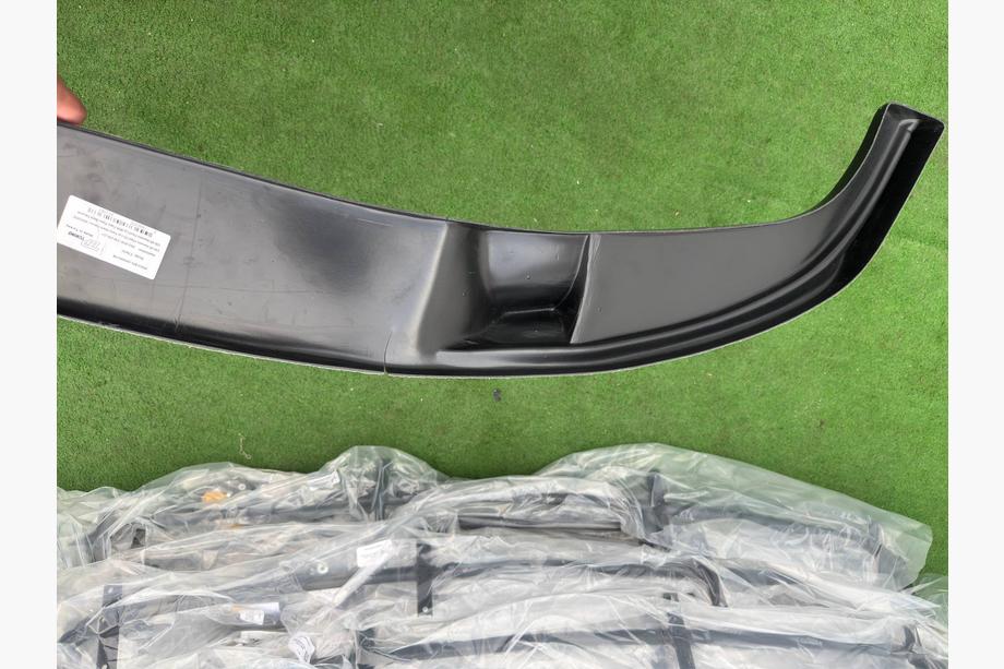 BMW 5 Series E60/E61 2003-2010 Reduzierter Frontlippenaufsatz DPT (mit Finnen, passend für M5 Hamann, Schwarz Glanz) Foto 2