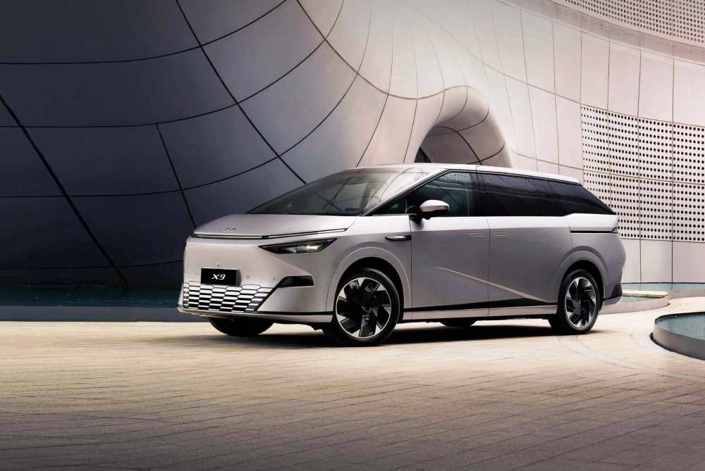 XPeng X9 im Test: Futuristischer Elektro-MPV für Familienreisen