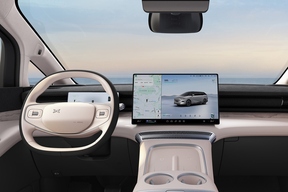 XPeng X9 im Test: Futuristischer elektrischer MPV für Familienreisen Foto 4
