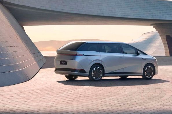 XPeng X9 im Test: Futuristischer elektrischer MPV für Familienreisen Foto 3