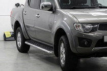 Mitsubishi L200 2006-2015 Trittbretter Maydos V1 (2 Stk., Aluminium & Edelstahl) Foto 1