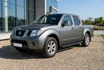 Nissan Navara 2006-2015 Trittbretter Allmond Black (2 Stk., Aluminium) Foto 1