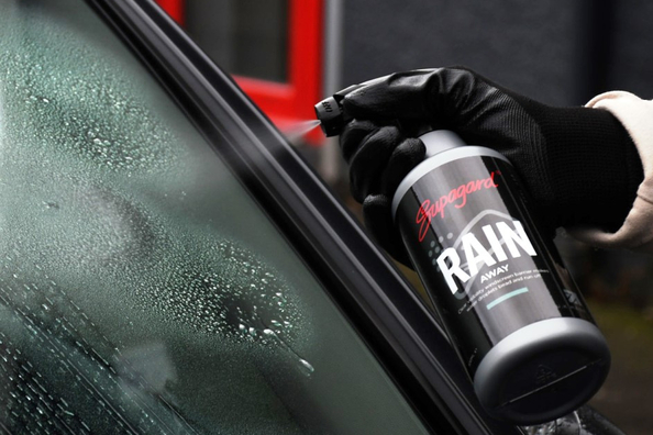 Wann man Anti-Regen auf Autoscheiben aufträgt und wie man die beste Wirkung erzielt