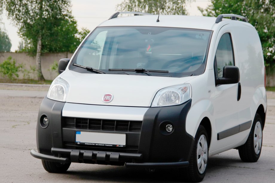 Fiat Fiorino/Qubo 2008-2024 Frontschutzbügel Shark Black (Edelstahl) Image
