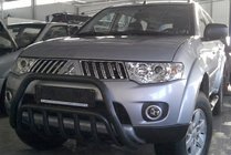 Mitsubishi Pajero Sport 2008-2015 Frontschutzbügel WT002 Schwarz (Edelstahl) Foto 3