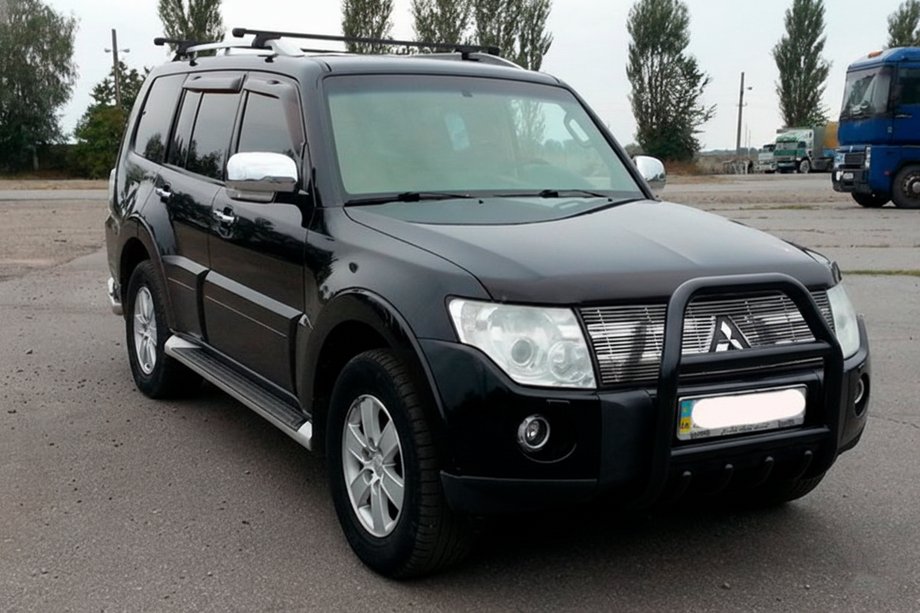 Mitsubishi Pajero Wagon IV 2006-2021 Frontbügel QT007 Schwarz (Edelstahl) Image