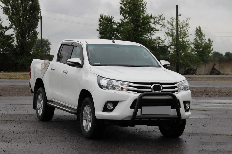 Toyota Hilux 2015- Frontschutzbügel QT008 Schwarz (Edelstahl) Foto 1