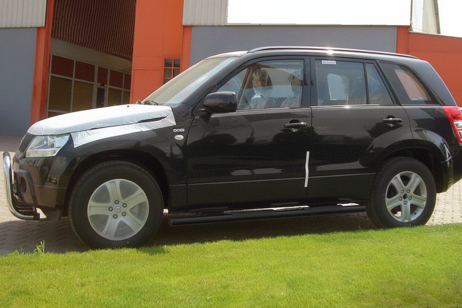 Suzuki Grand Vitara 2005-2017 Seitliche Trittrohre Black (2 Stk., Edelstahl) Image