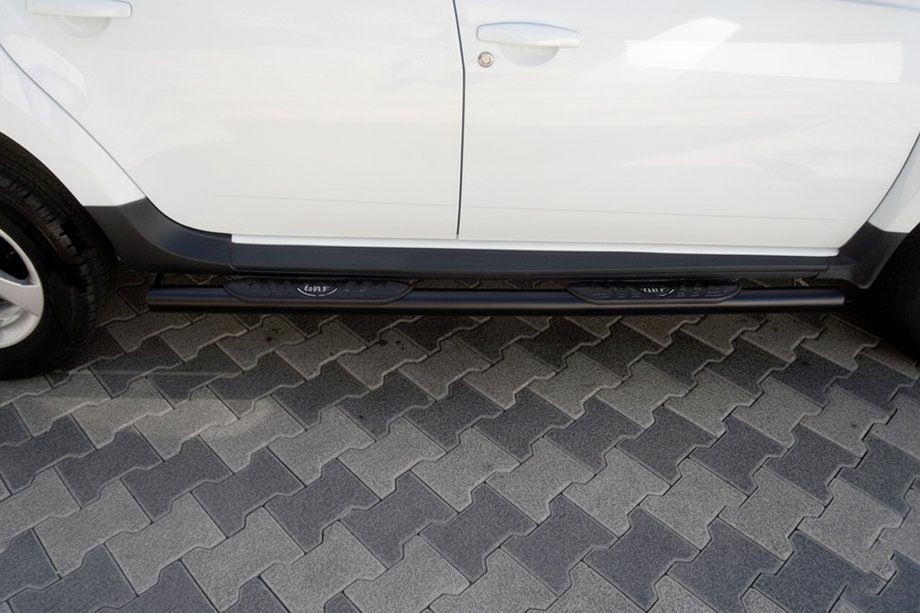 Renault Duster 2008–2017 Seitliche Trittrohre mit Einsätzen Black (2 Stk., Edelstahl) Image