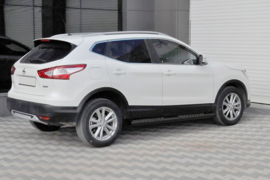 Nissan Qashqai 2014-2021 Seitliche Trittrohre Black (2014-2017, 2 Stk., Edelstahl) Image