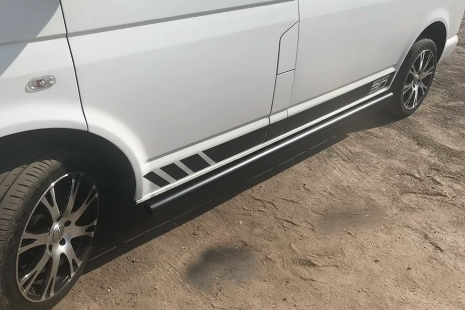 Volkswagen T5 Multivan 2003–2010 Seitliche Trittrohre Black (2 Stk., Edelstahl) 60mm, Kurzer Radstand Foto 5