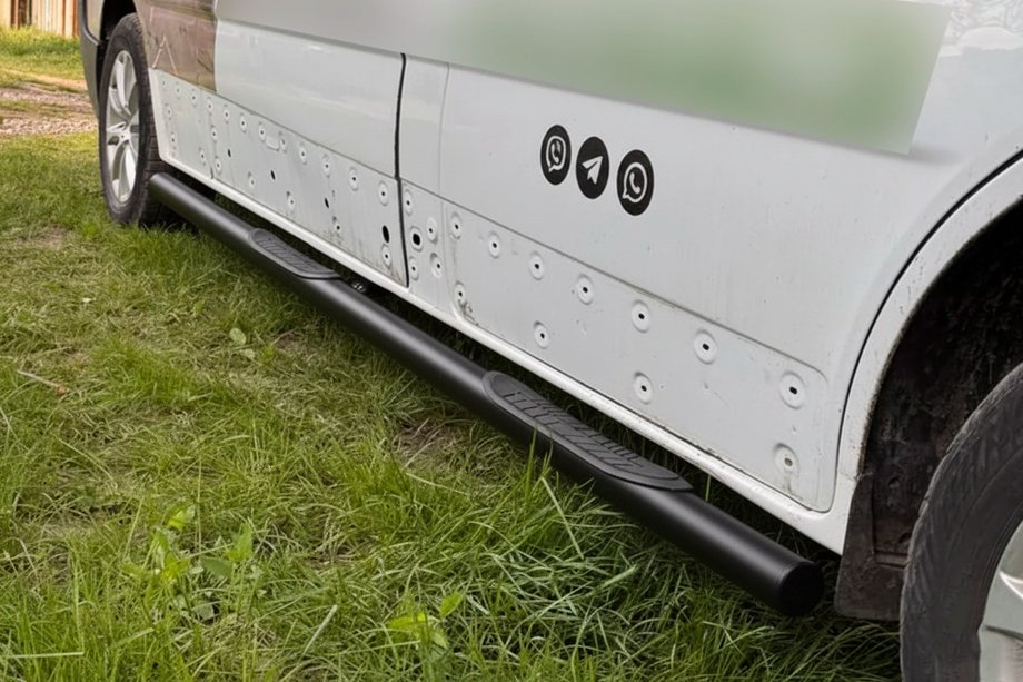 Opel Vivaro 2001–2015 Seitenschutzrohre BB002 Schwarz (2 Stk., Edelstahl) 70 mm, langer Radstand Foto 7