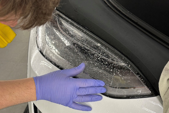 Wie schützt man Scheinwerfer nach dem Polieren besser: mit Lack oder Folie?