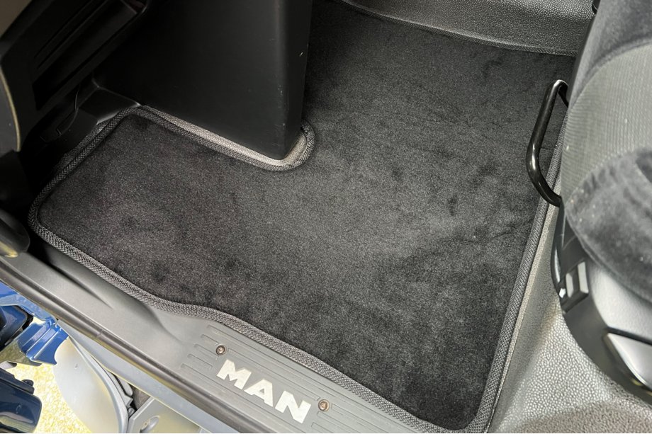 MAN TGX 2020- Textil Fußmatten Classic (Schwarz) Image