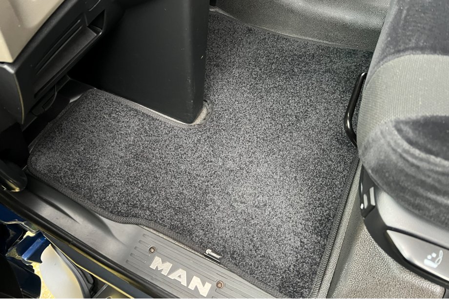 MAN TGX 2020- Textil Fußmatten Deluxe (Schwarz) Image