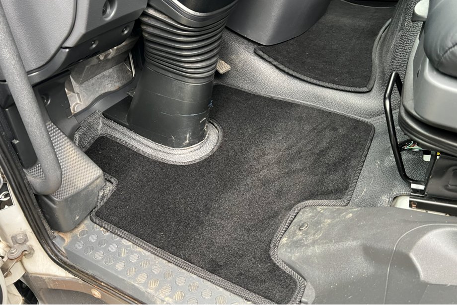 Mercedes Atego 2013– Textil Fußmatten Deluxe (Schwarz) Image