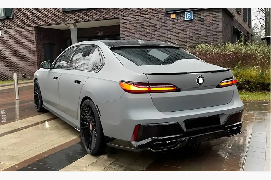 BMW 7 Series G70/G71 2022- Heckdiffusor mit Endrohren (für M760, M-Sport und i7 M70) Foto 1