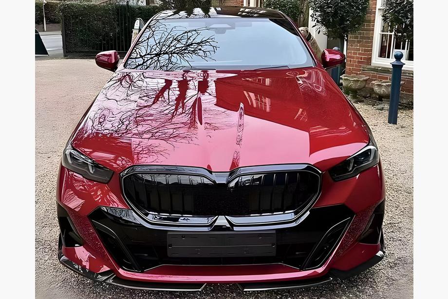 BMW 5/i5 Series G60/G60E/G61 2023- Frontstoßstangenlippe Lip Gloss Schwarz (für M-Sport) Foto 2