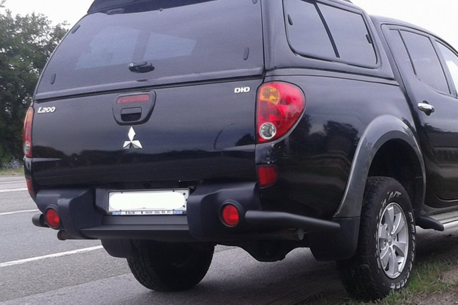 Mitsubishi L200 2006-2015 Hintere Eckschutzrohre AK003 Schwarz (2 Stk., Edelstahl) Image