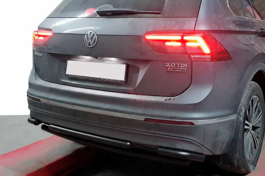Volkswagen Tiguan 2016-2023 Heckschutz AK001-2 Schwarz (Edelstahl) Image