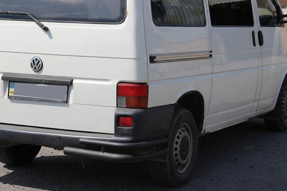 Volkswagen T4 Caravelle/Multivan 1990–2003 Doppelte hintere Eckschutzrohre AK003-Double Black (2 Stk., Edelstahl) Foto 4