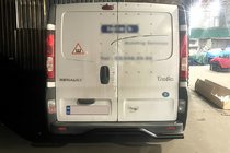 Opel Vivaro 2001–2015 Heckschutz AK006 Schwarz (Edelstahl) Foto 4