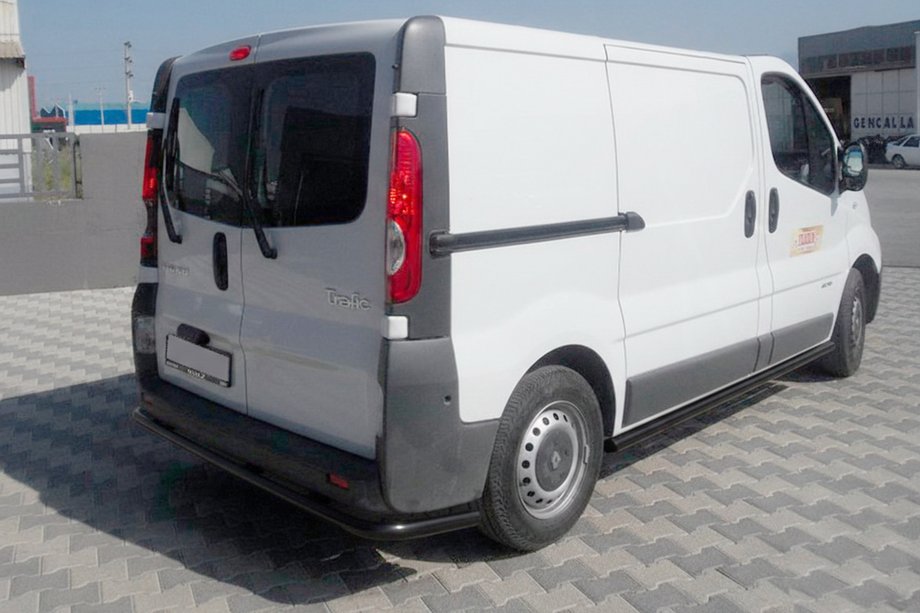 Renault Trafic 2001–2015 Heckschutz mit Ecken Black (Edelstahl) Image